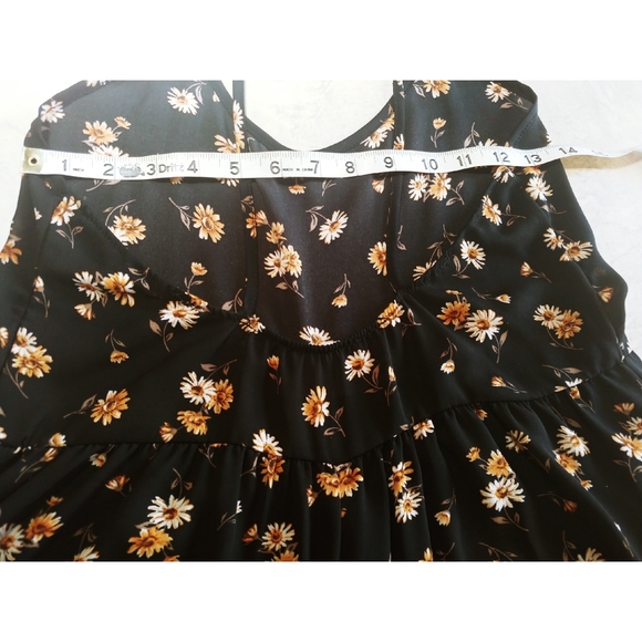 Backless Floral Romper - Picture 10 of 16